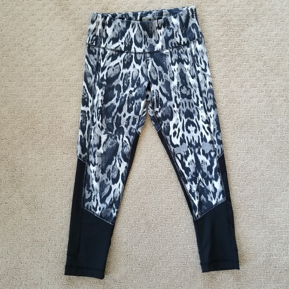 3/$20⭐ 90 Degree animal print cropped leggings - Picture 3 of 7